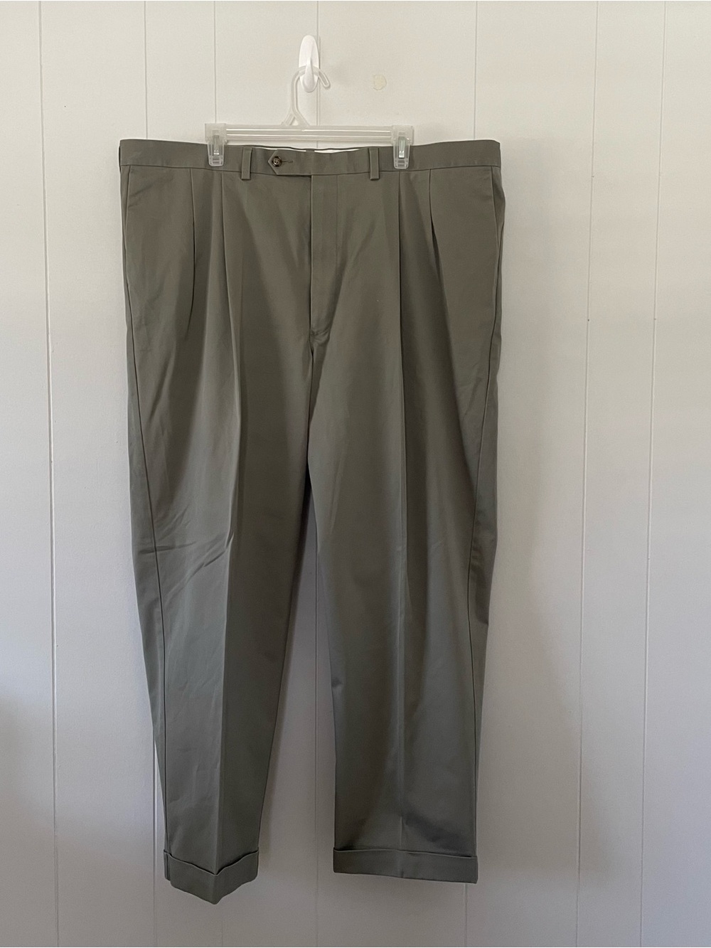 Roundtree & Yorke Men’s 44x30 Olive Gray Pleated Cuff Dress Pants Cotton Blend